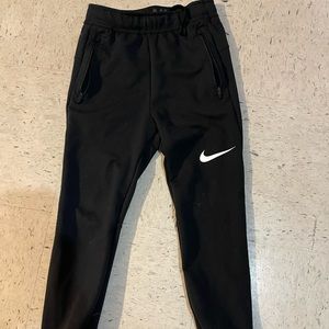 Black youth NIKE s (7) dri-fit joggers